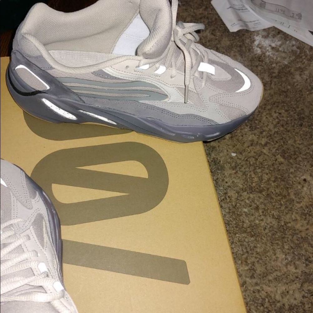 700 Yeezy’s brand new verified